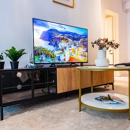 Central Address Near Unirii Square Бухарест