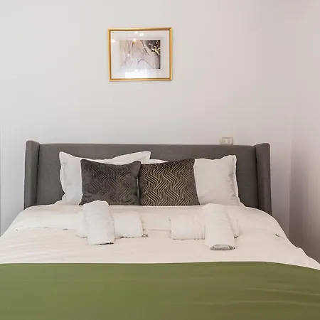 Central Address Near Unirii Square Апартаменты *